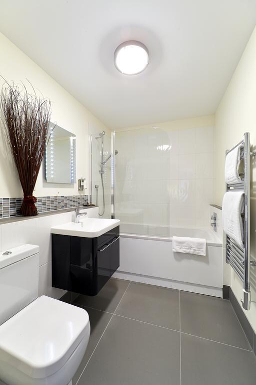 Swan Place Apartments By Viridian Apartments Swindon Room photo