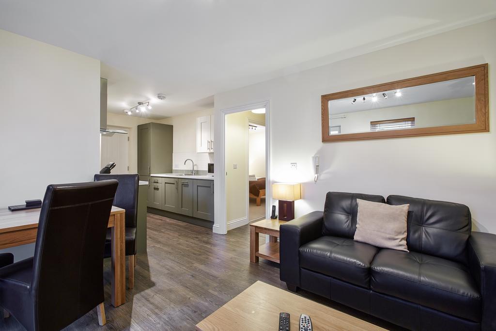 Swan Place Apartments By Viridian Apartments Swindon Room photo